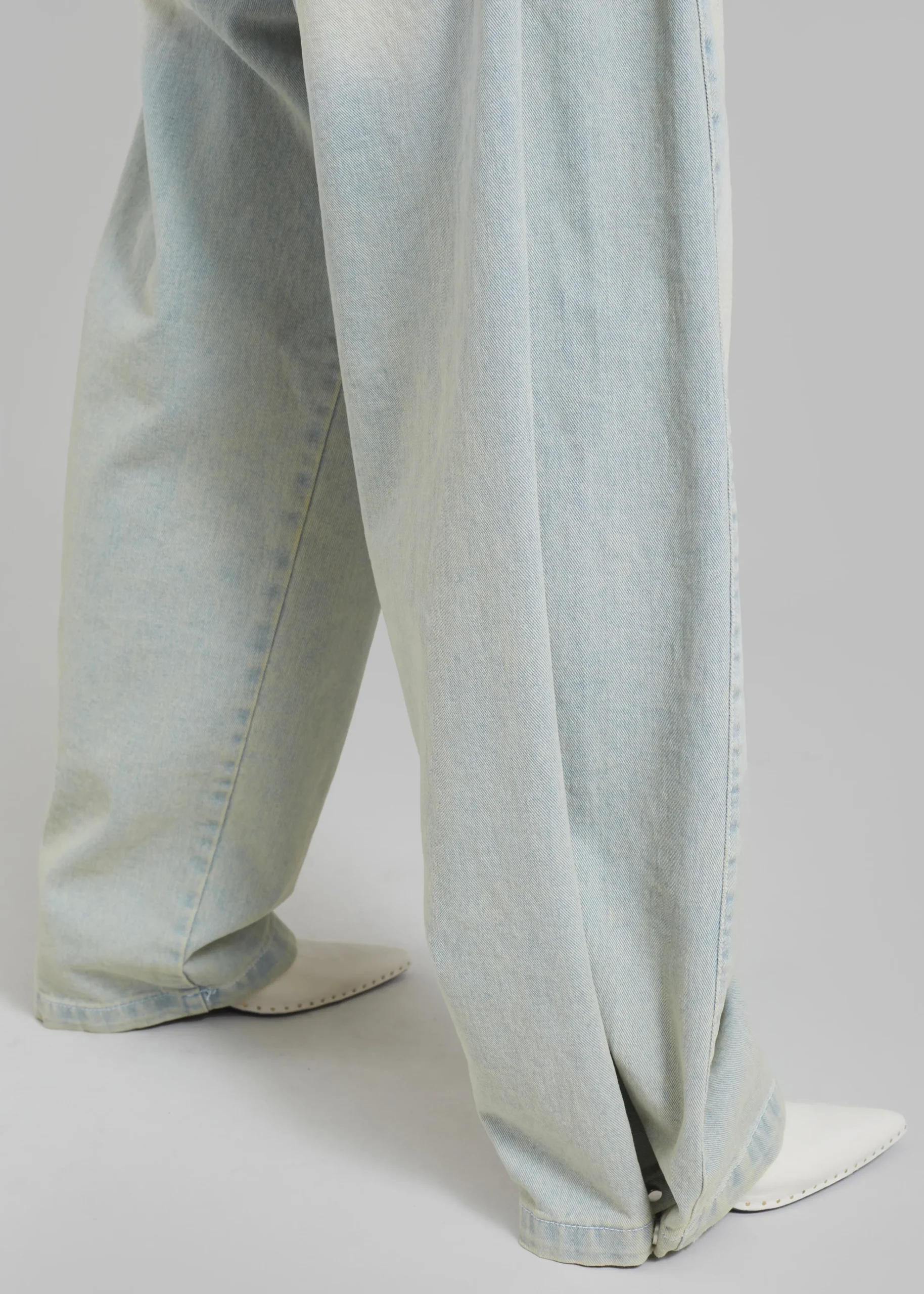 The Frankie Shop Bryony Jeans Bleach Online