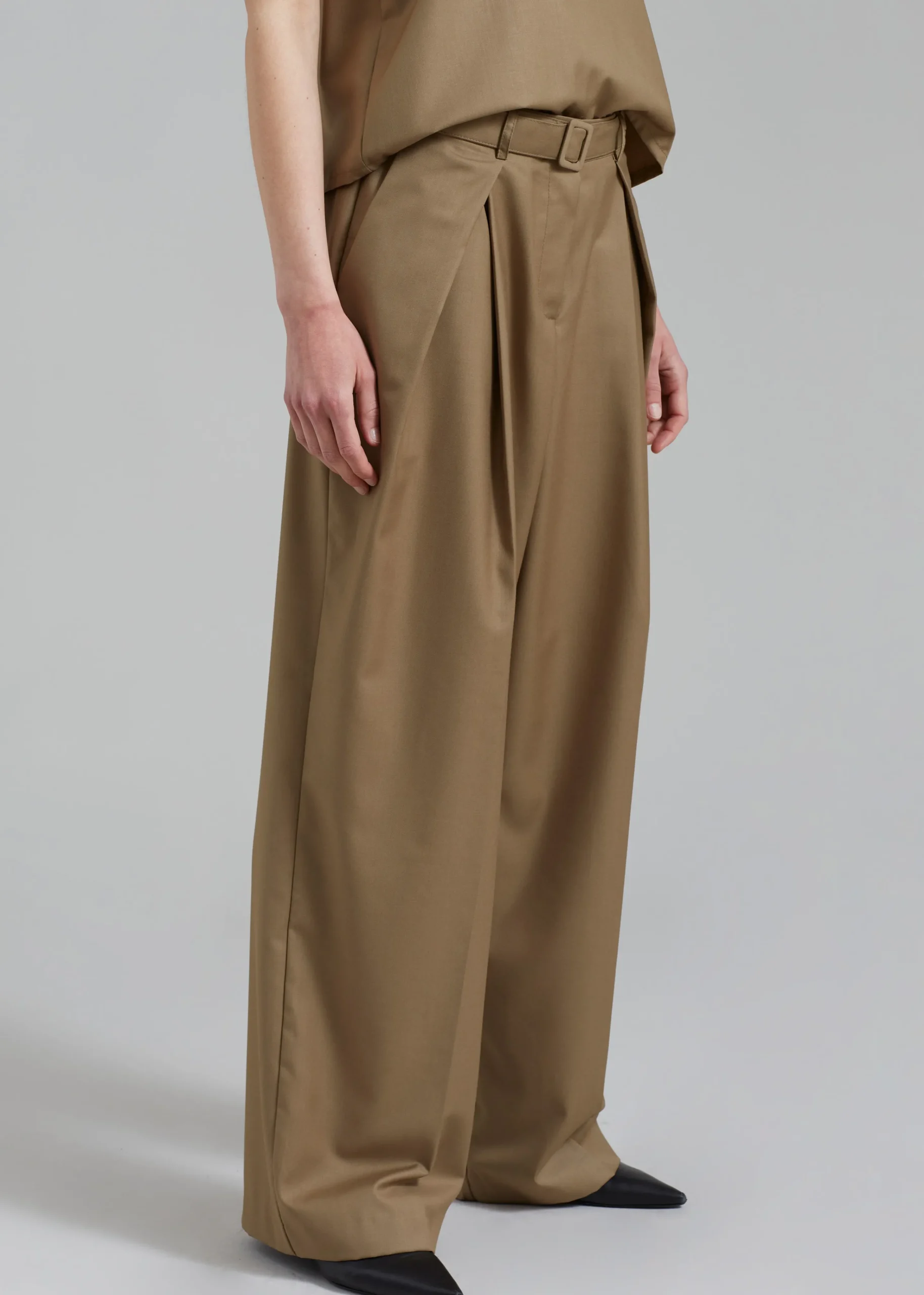 The Frankie Shop Clay Belted Pants Desert Taupe Best