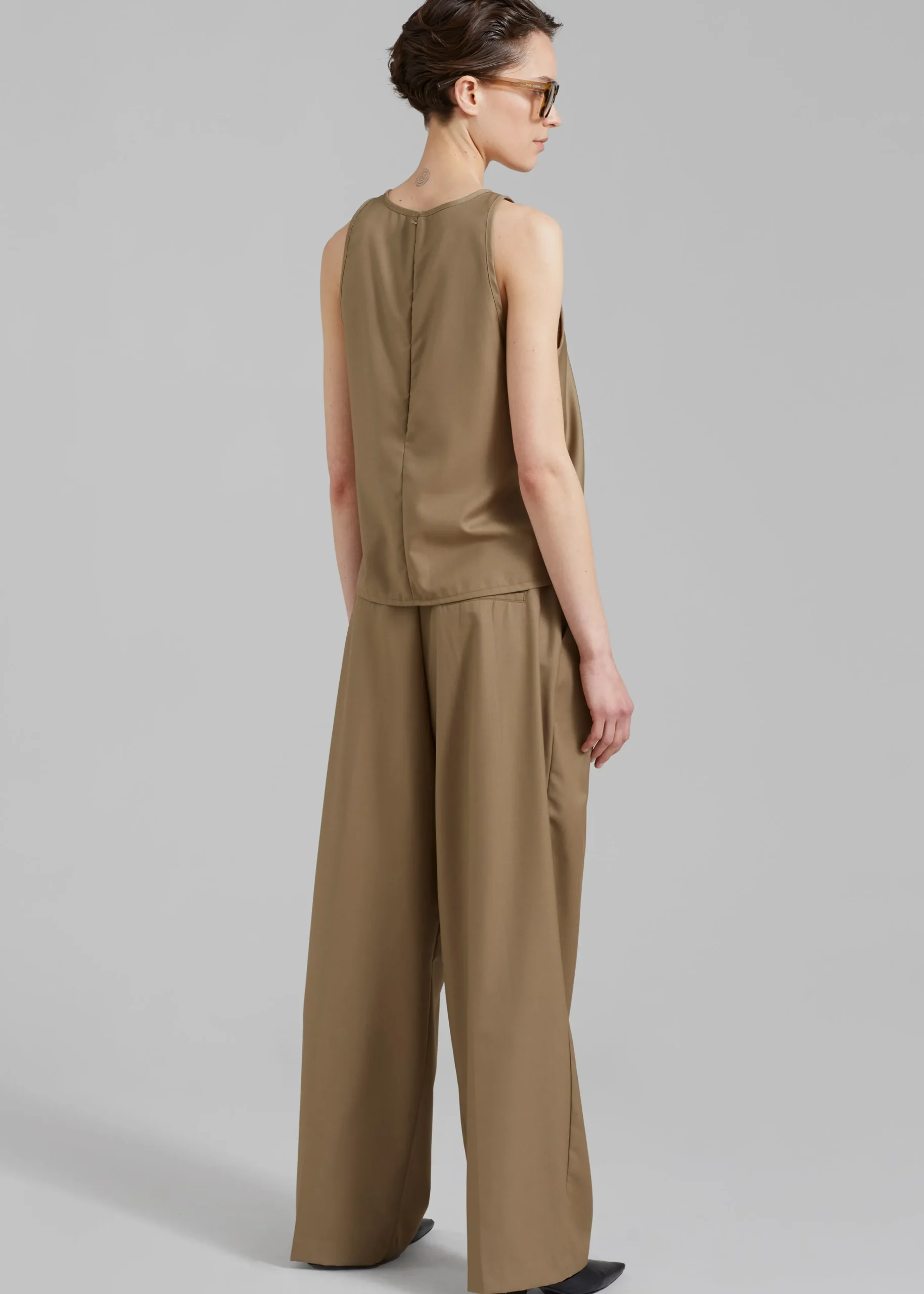 The Frankie Shop Clay Sleeveless Top Desert Taupe Hot
