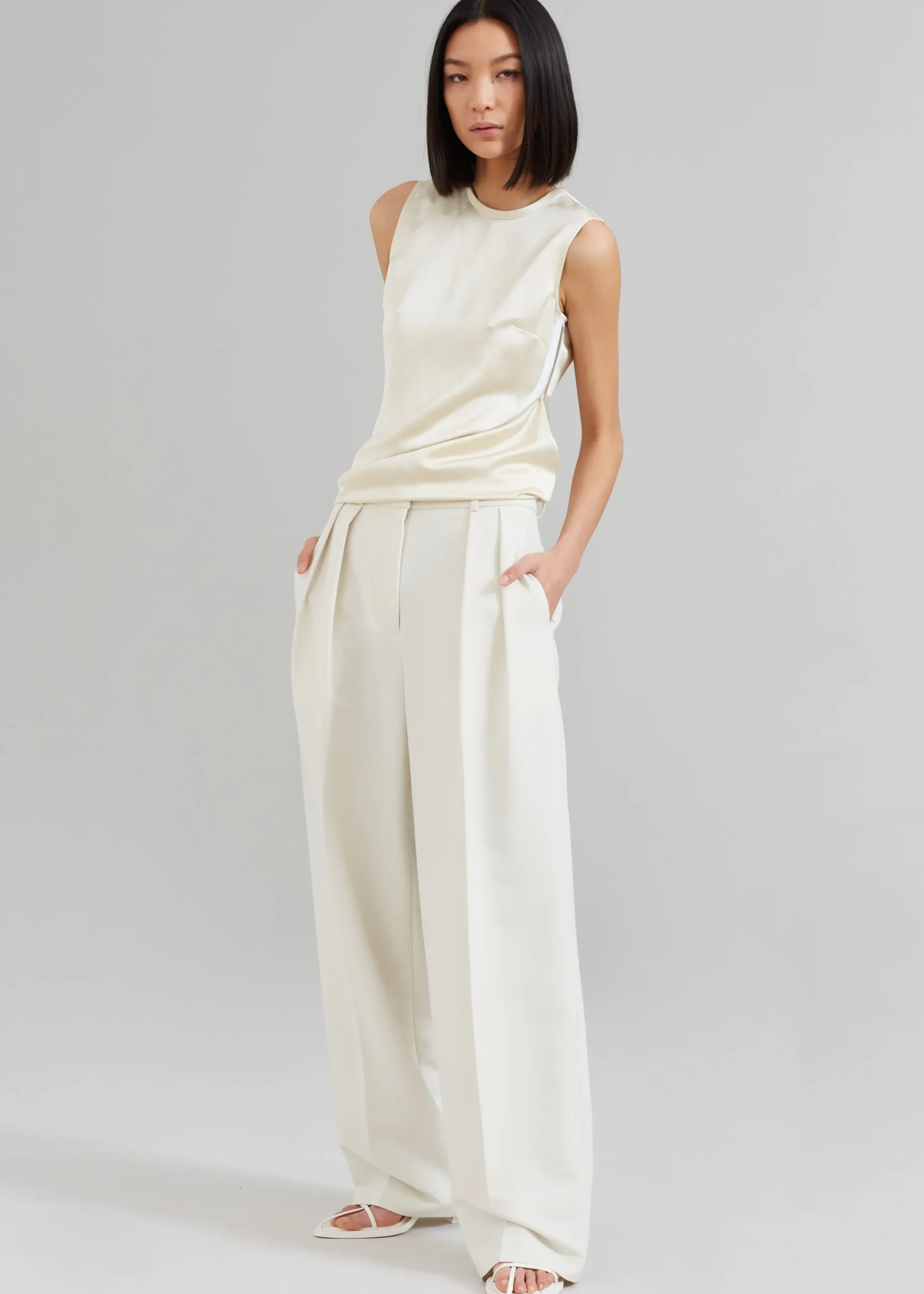 The Frankie Shop Corrin Pleated Trousers Ivory Hot