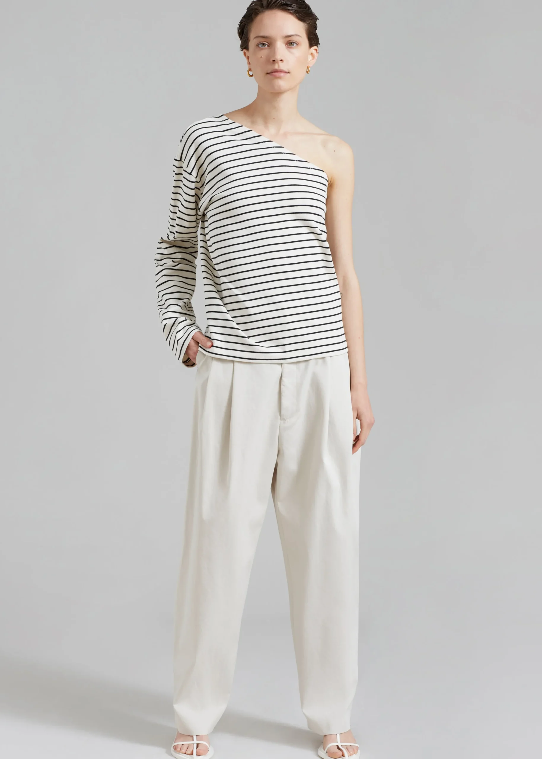 The Frankie Shop Effie Pleated Pants Beige