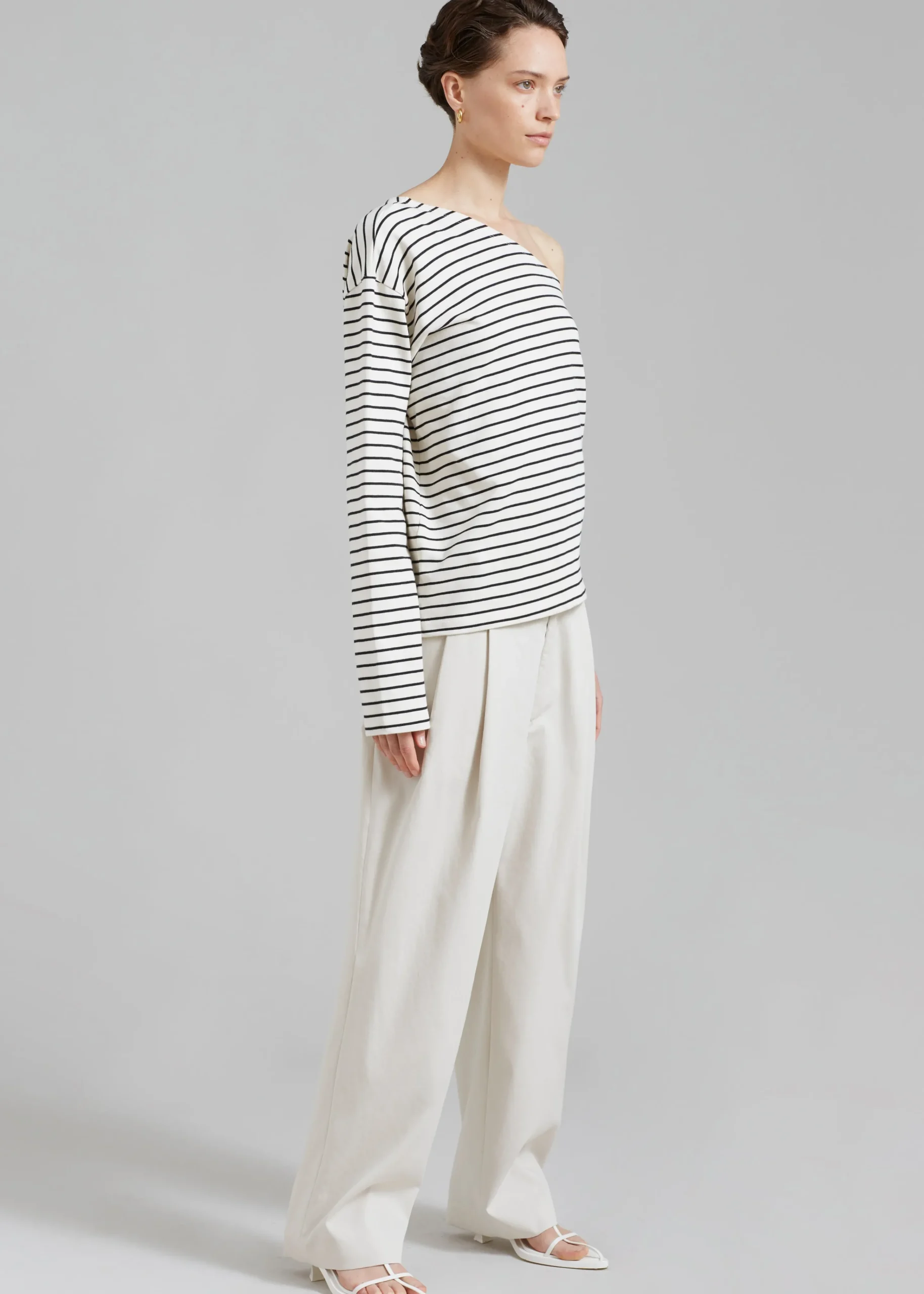 The Frankie Shop Effie Pleated Pants Beige