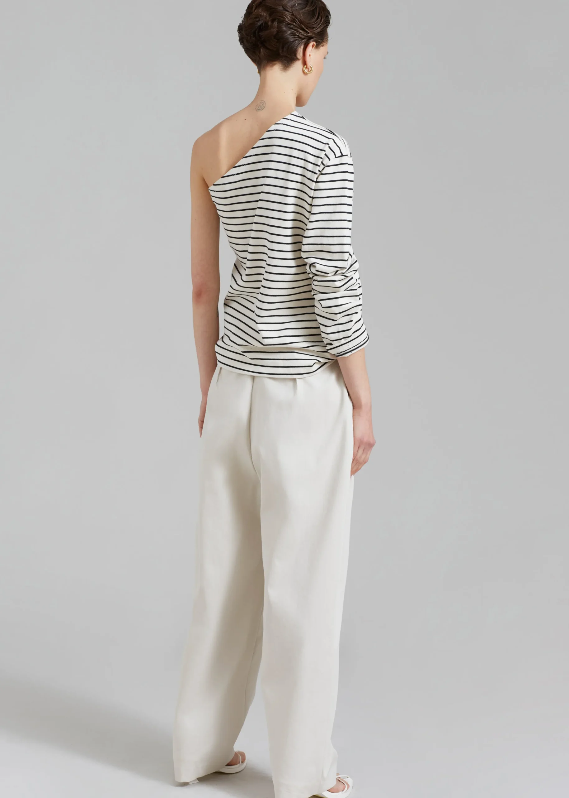 The Frankie Shop Effie Pleated Pants Beige