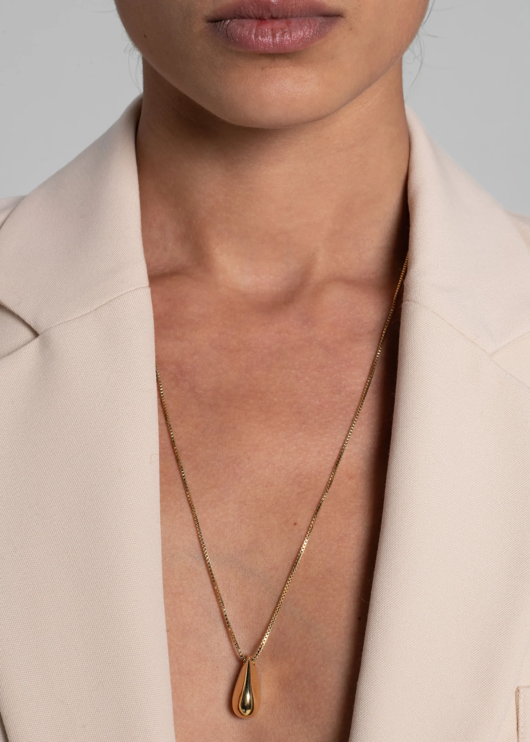 The Frankie Shop Fay Andrada Nena Pendant Necklace Gold Hot