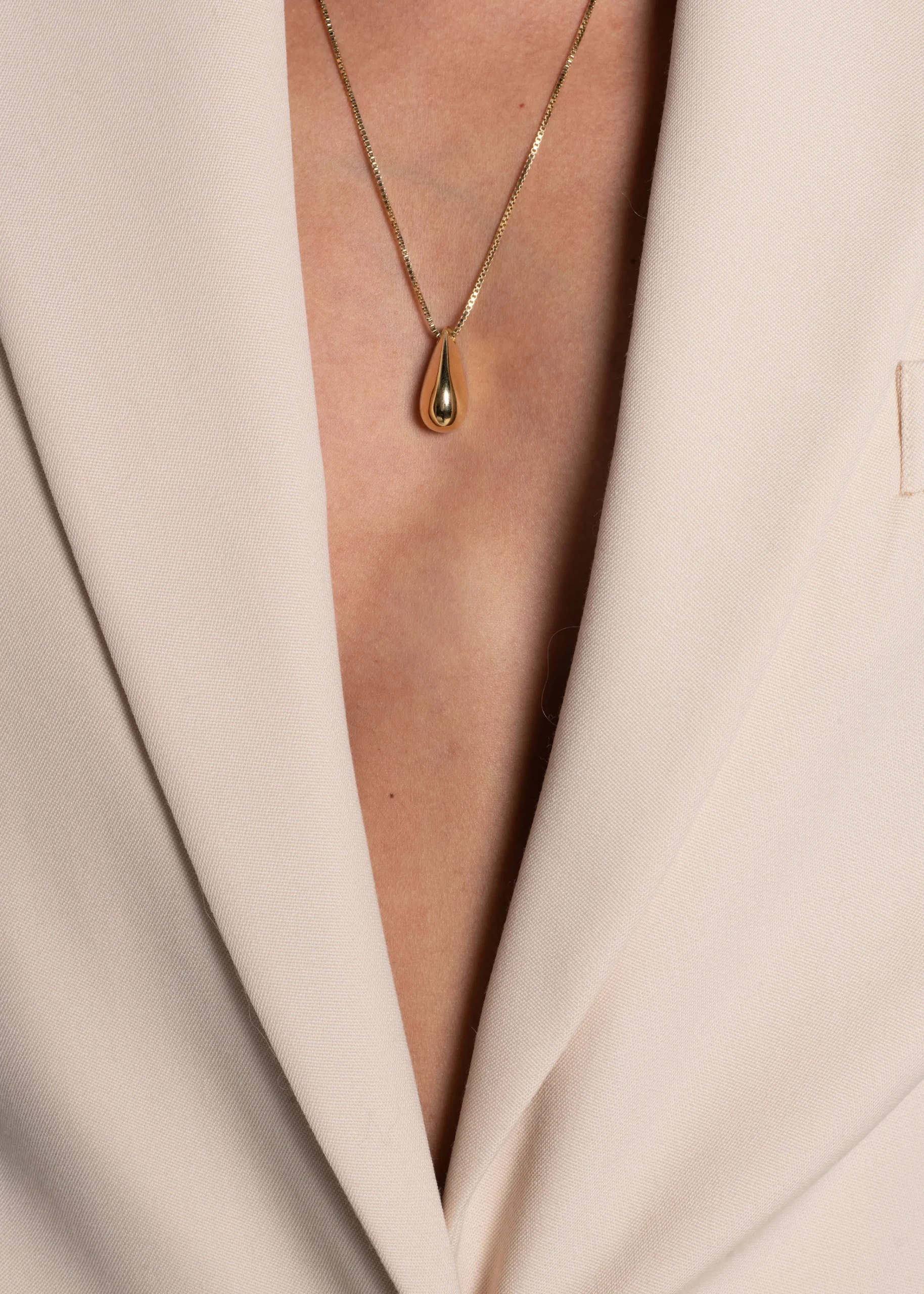 The Frankie Shop Fay Andrada Nena Pendant Necklace Gold Hot