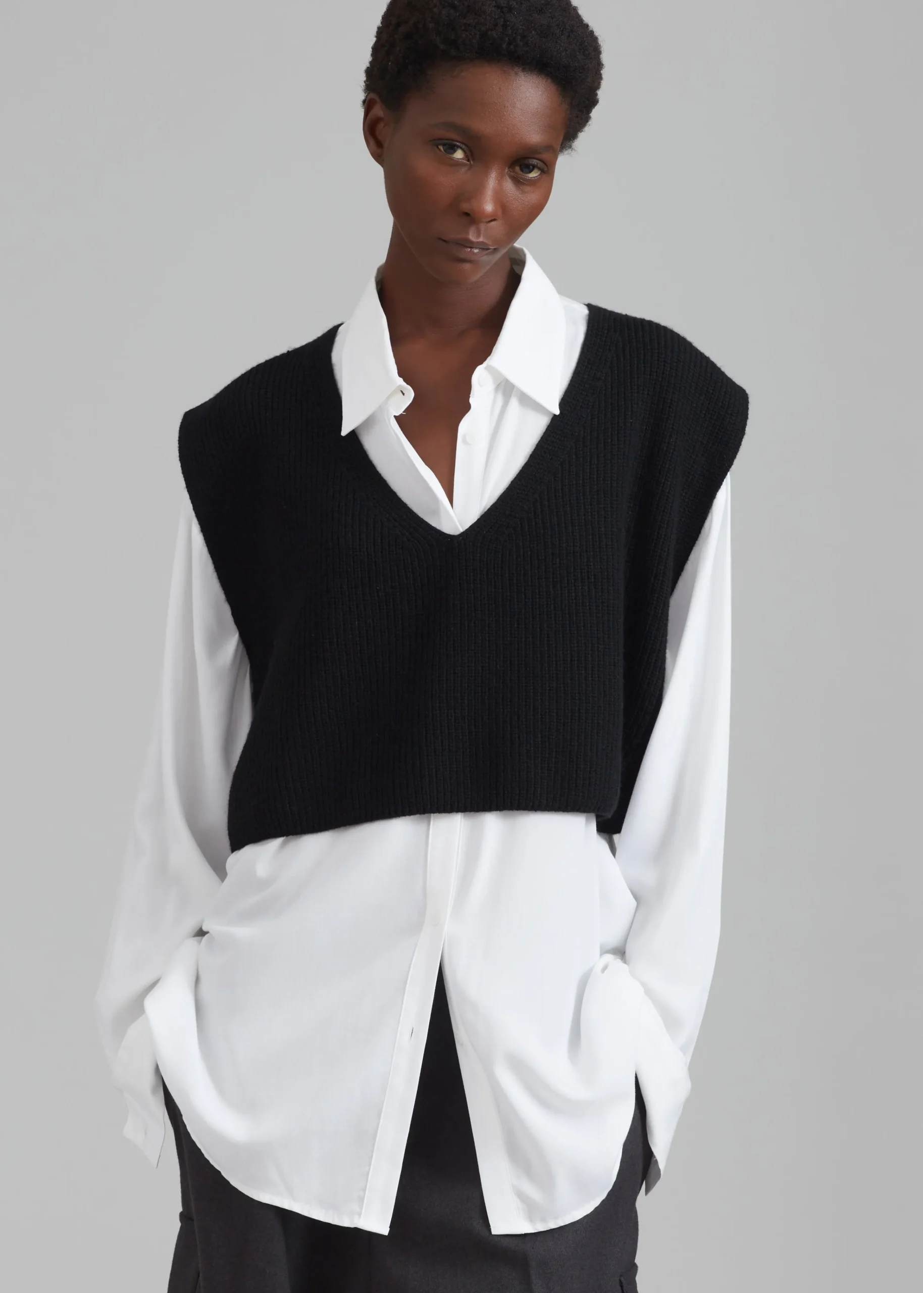 The Frankie Shop Fuji V-Neck Cropped Vest Black Discount