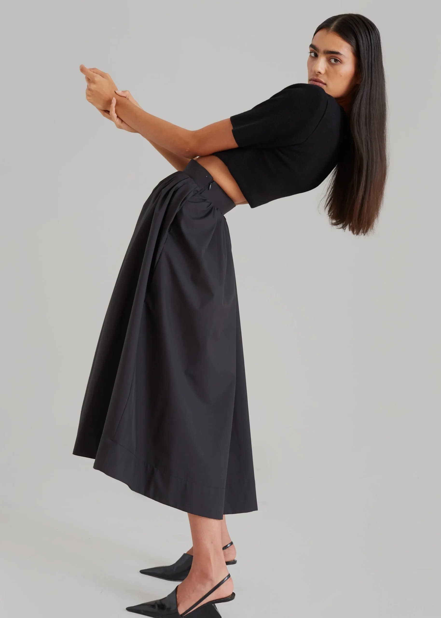 The Frankie Shop Grace Pleated Midi Skirt Black Outlet