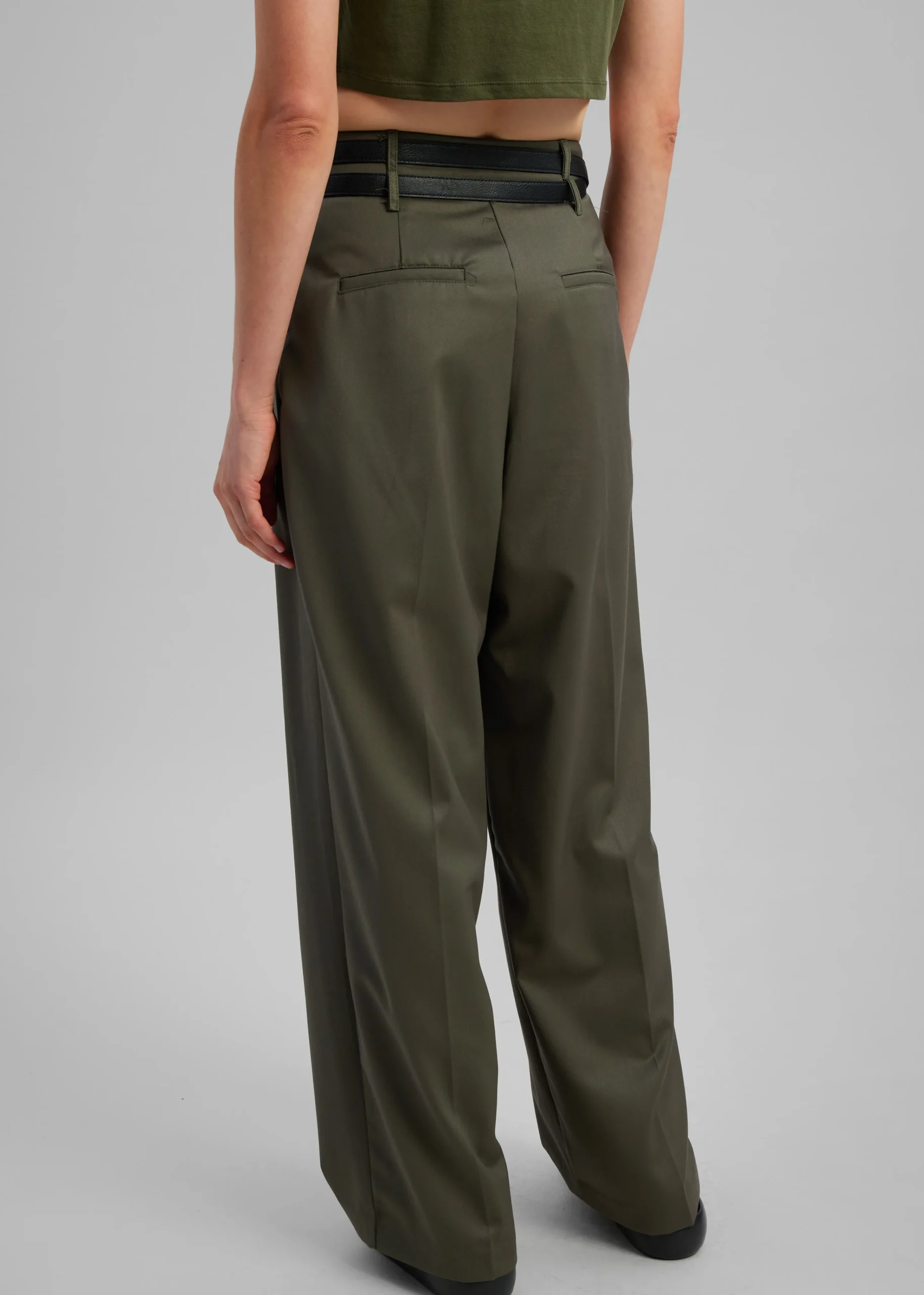 The Frankie Shop Nellie Belted Pleated Pants Olive Outlet