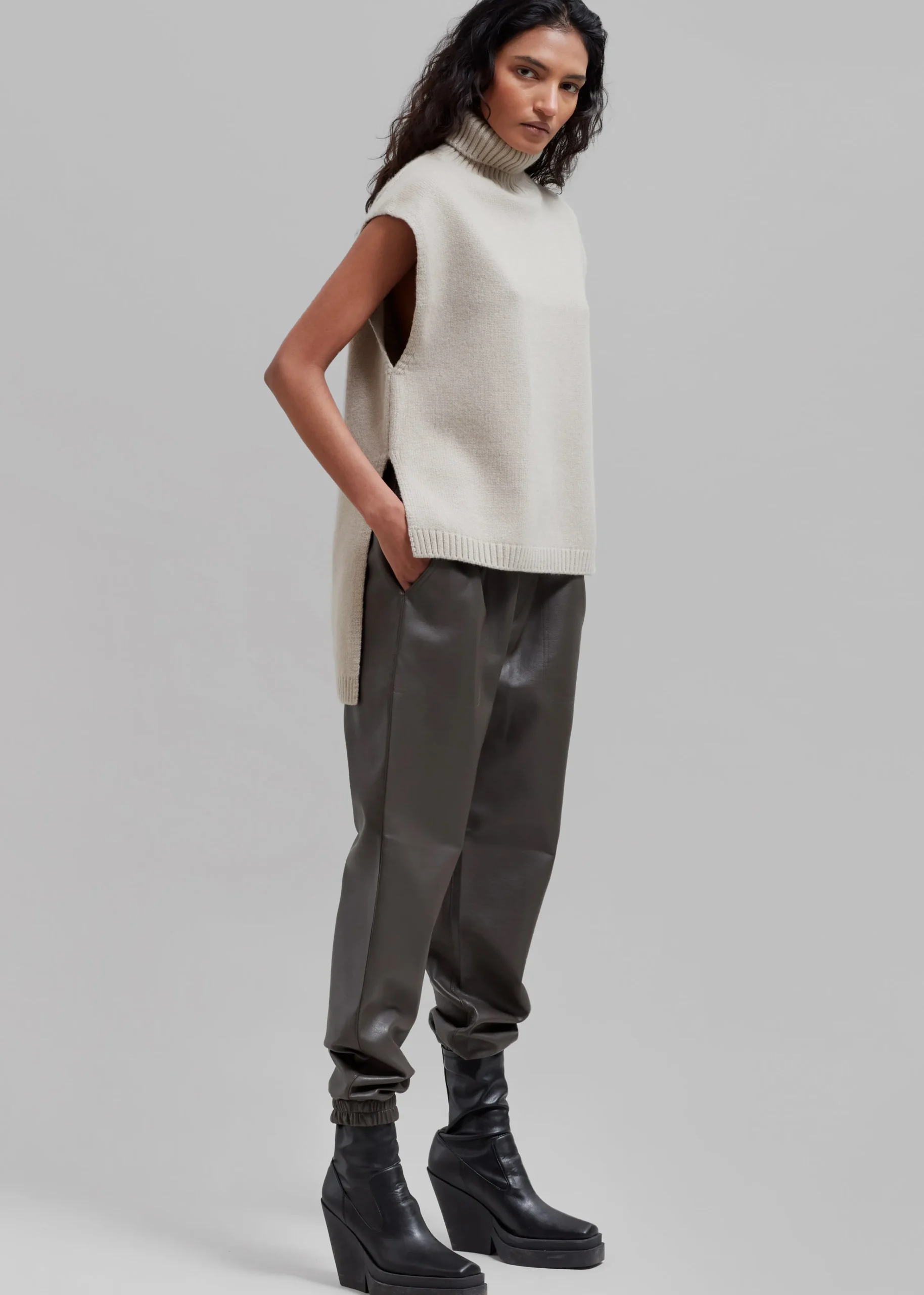 The Frankie Shop Vira Sleeveless Knit Turtleneck Oat Online