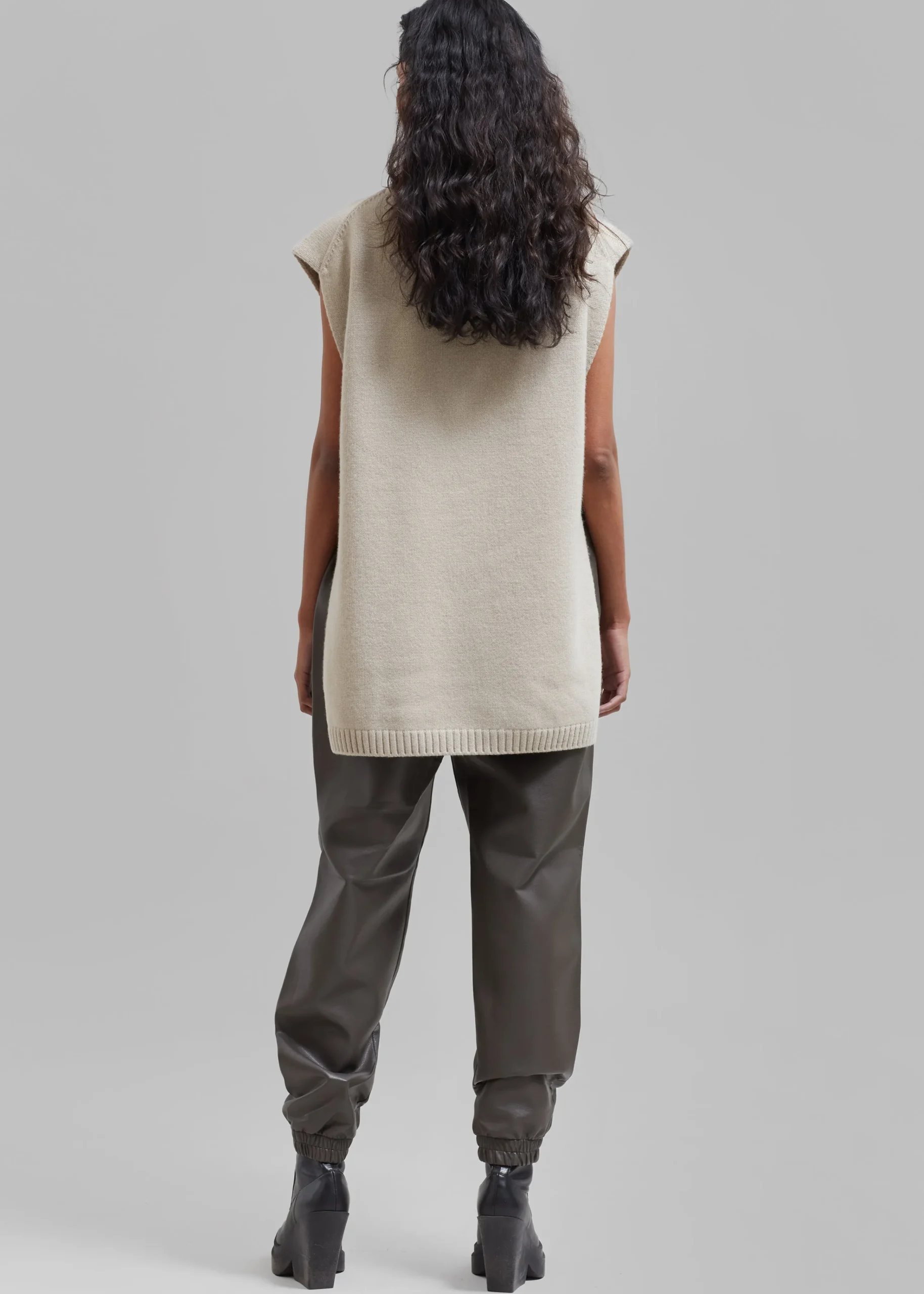 The Frankie Shop Vira Sleeveless Knit Turtleneck Oat Online