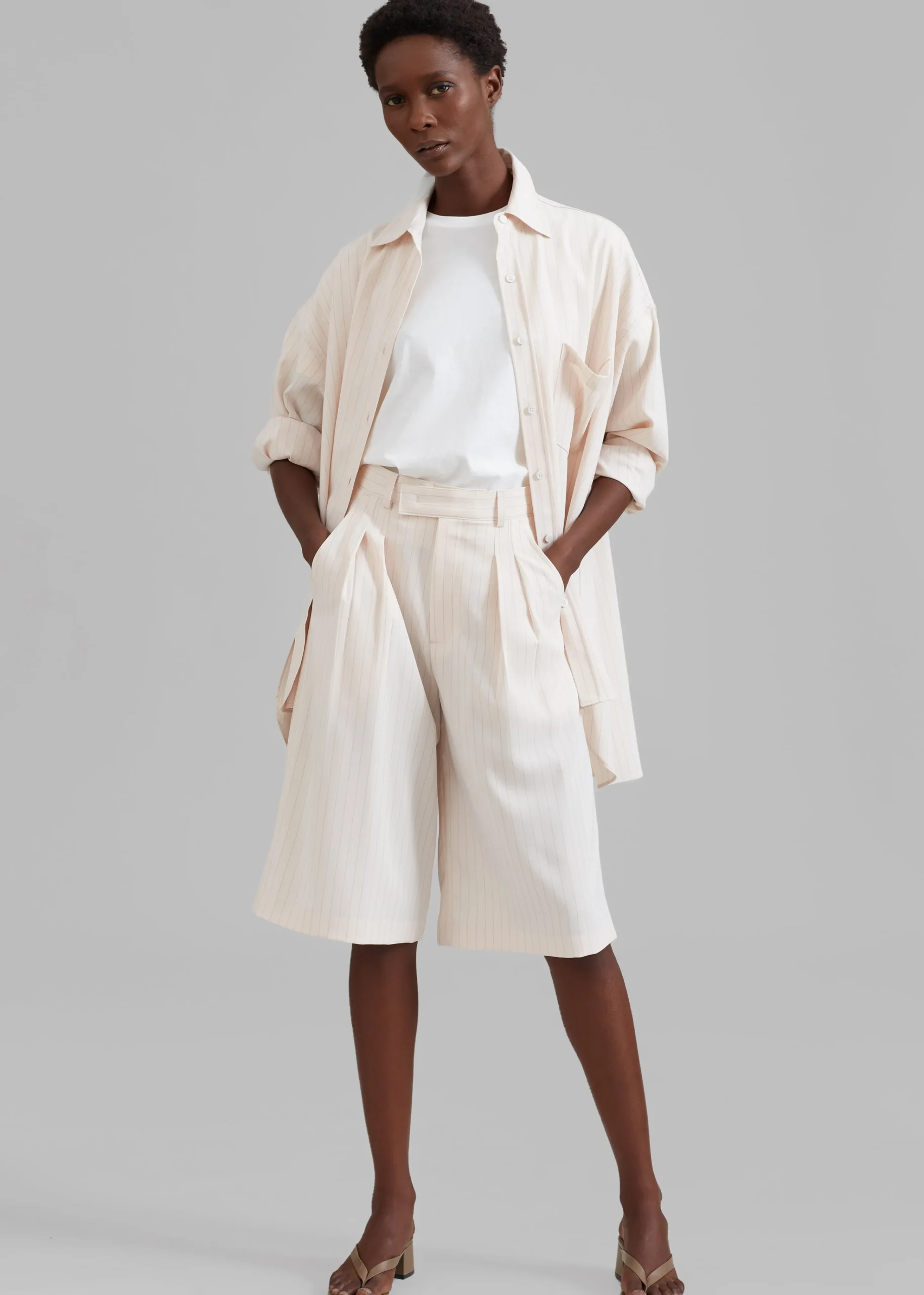 The Frankie Shop Vivian Fluid Pleated Bermuda Shorts Beige Pinstripe New