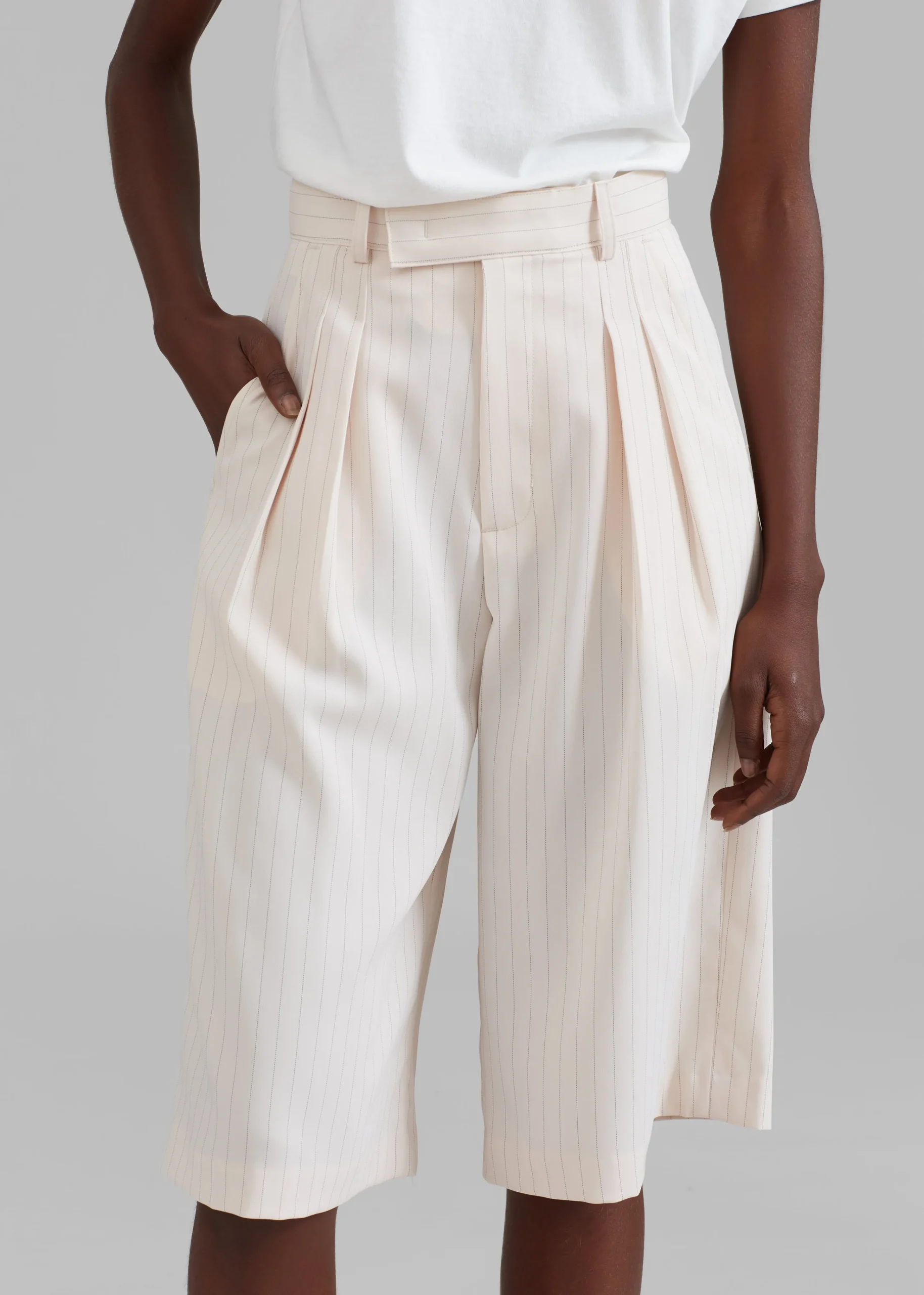 The Frankie Shop Vivian Fluid Pleated Bermuda Shorts Beige Pinstripe New