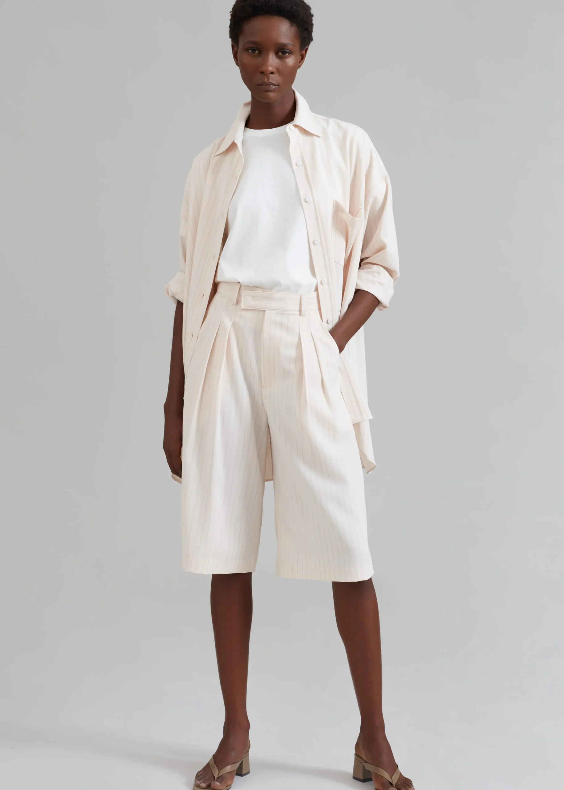 The Frankie Shop Vivian Fluid Pleated Bermuda Shorts Beige Pinstripe New